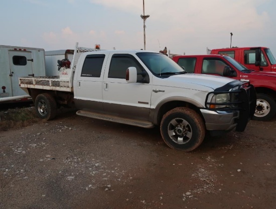 2004 Ford 4x4 Single-Axle Crew Cab Flatbed Truck Model F-350 King Ranch Super Duty, VIN