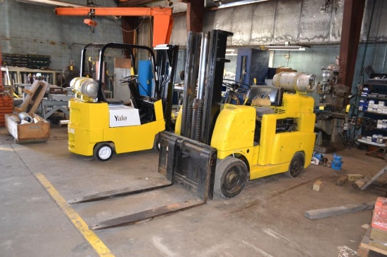 Allis Chalmers 9000 lb. LP Forklift Model F80-24PS, S/N 28309000 120 in. Lift Double Mast 54 in. lg.