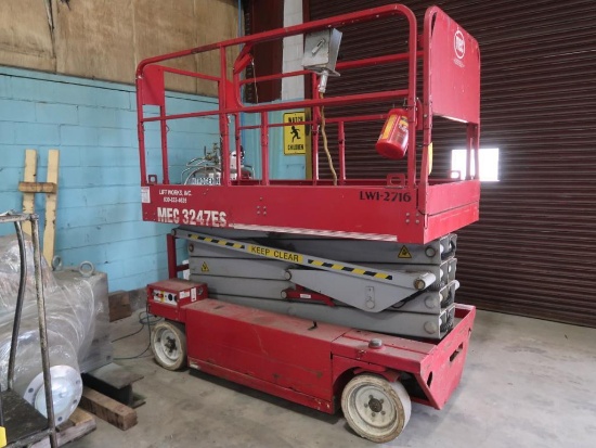 MEC 700 lb. Electric Manlift Model 3247ES, S/N 10001834, Non-Marking Tires, 435 hours indicated