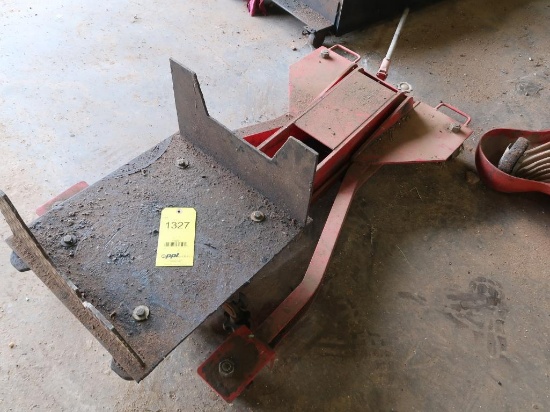 LOT: (1) Heavy Duty Transmission Jack, (1) Tire Jack (LOCATED IN SEILING, OK.)