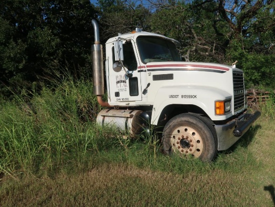 2005 Mack Dual Tandem-Axle Tractor, VIN 1M1AJ06Y85N001518, 13-Speed Transmission, Challenger Vacuum