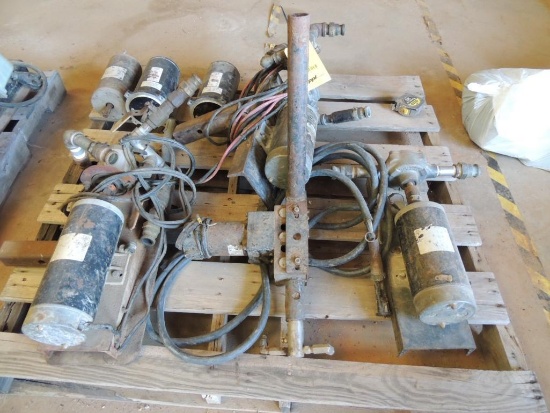 LOT: (3) 12 Volt Motors and Roller Pumps, (3) WMS 12 Volt 5 HP Motors (LOCATED IN HENNESSEY, OK. -