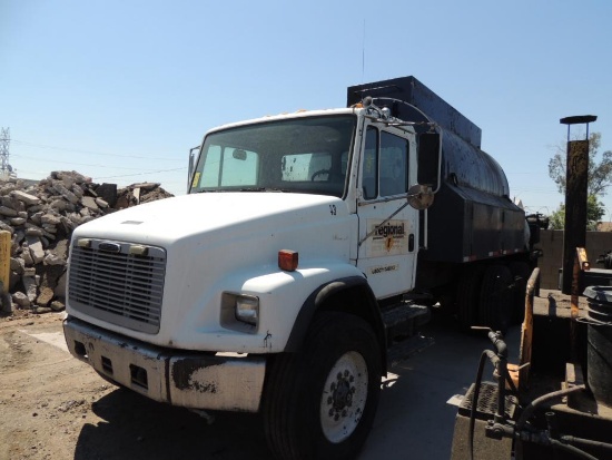 2000 Freightliner T/A w/Raynor Rayn Maker lll Seal Coat Spray System, VIN # 1FVXJLCB41DH36516,