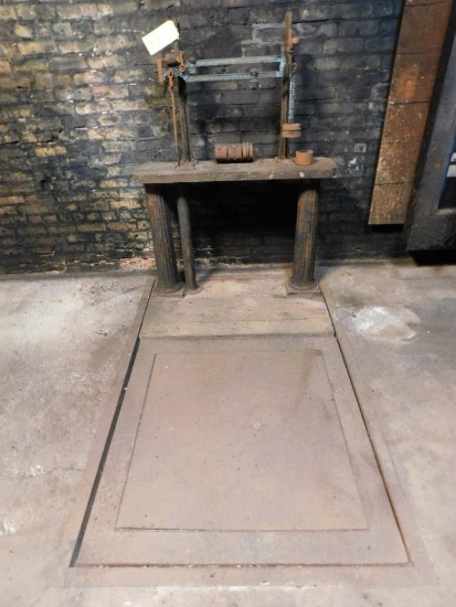 Vintage Floor Scale, 4' x 4' (approx.)