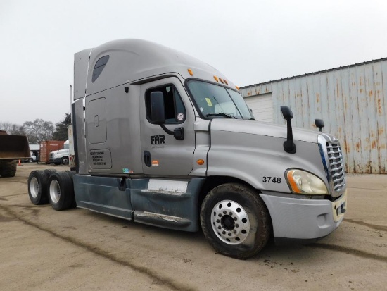 2013 Freightliner Cascadia 125 Sleeper Cab 6X4 Tractor Trailer, Detroit Diesel DD15 14.8 L 455 HP