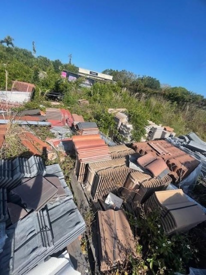 LOT: Assorted Roofing Tiles