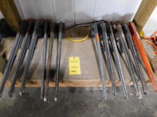 LOT: (12) Petol Surgrip Tongs