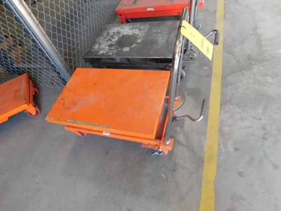 18" x 28" Rolling Hydraulic Lift Cart (LOCATED IN GREEN BLDG.)