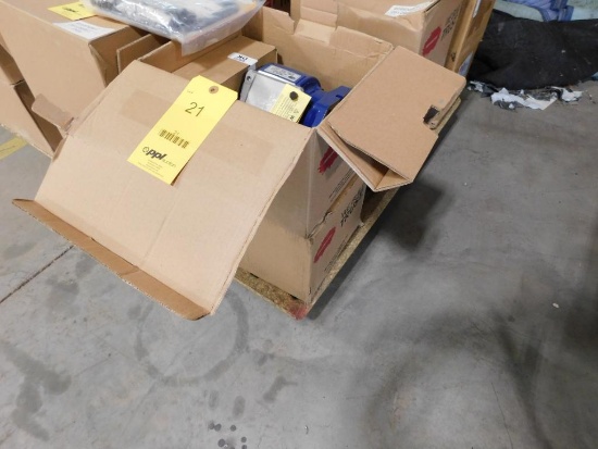 LOT: (2) Muncie Power Products TG8D-S6812-A1KH Power Take-Offs (NEW IN BOX) (LOCATED IN GREEN BLD...