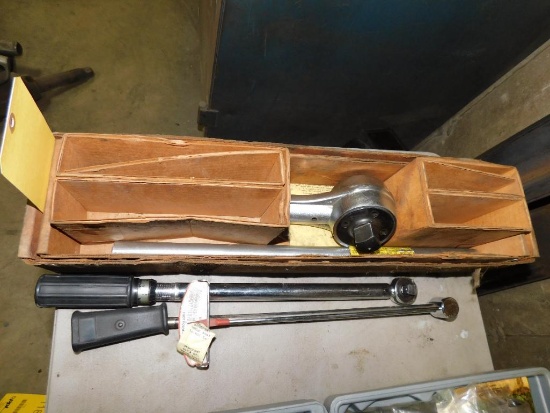 LOT: The X-4 Torque Multiplier Model TD-1000, 2000 Lb. Capacity, (2) Torque Wrenches (LOCATED IN