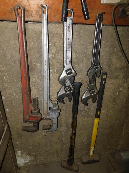 LOT: Contents Of Walls: Steel & Aluminum 36" Pipe Wrench, (2) 24", (1) 18", (1) 15" Adjustable