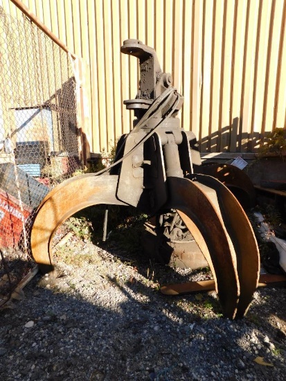 Hydraulic Grapple Attachment (BROKEN COUPLER) (LOCATED IN MAIN BLDG.YARD)
