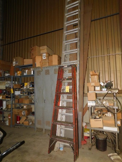 LOT: (1) Werner 40' 300 Lb. Capacity Aluminum Extension Ladder, (1) Werner 8' 300 Lb. Capacity