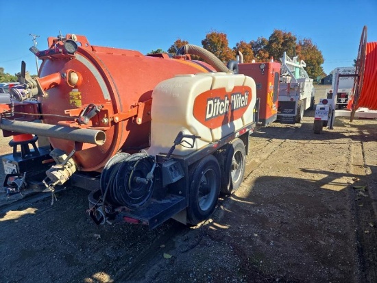 2020 Ditch Witch HX50 Vacuum Excavator, 4" & 6" Valves, (2) 150 Gallon Tanks, (1) 800 Gallon Tank