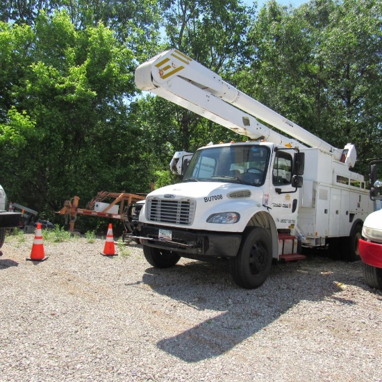Altec AA755MH, 55' Rear Mounted 2-Man Aerial Boom, S/N 0911BZ6566, Front & Rear A-Frame Outriggers