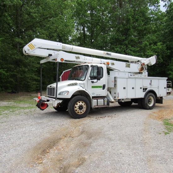 Altec AA755, 55' Rear Mounted 2-Man Aerial Boom, S/N 0313BZ7228, Front & Rear A-Frame Outriggers