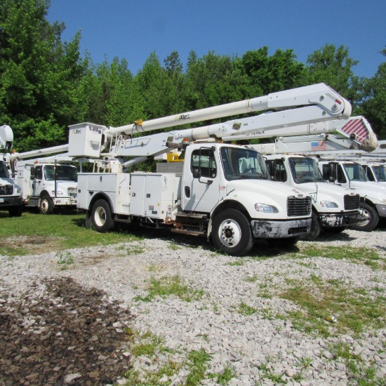 Altec Rear Mounted Bucket, 2-Man Bucket, Front & Rear A-Frame Outriggers, Mounted on Freightliner