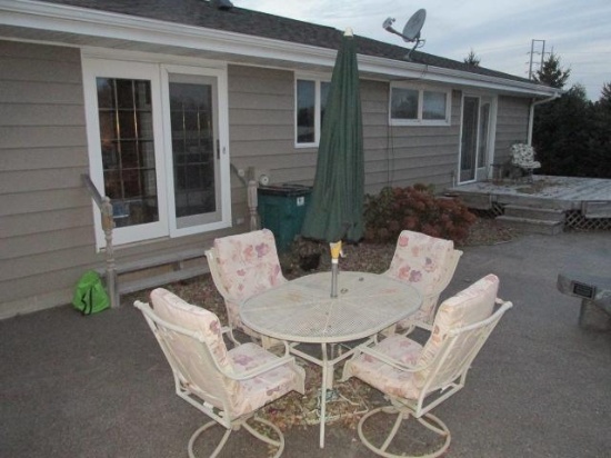 PATIO TABLE W/4 CHAIRS, PADS & UMBRELLA - INCLUDES RUBBERMAID STORAGE FOR PADS