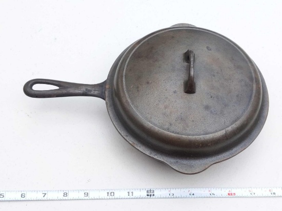 Griswold 5 Cast Iron Skillet with cover