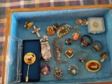 Costume Jewlery - Rings & Pins Lot