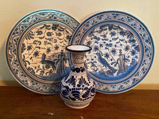 Blue & White Lot - 2 bread plates 7.5" & 10" vase