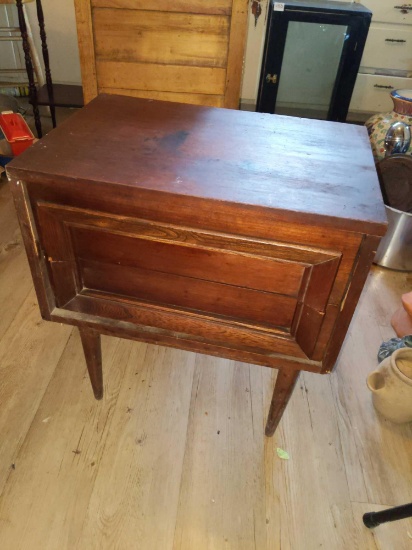 Mid Century Modern 2 drawer Peg Leg Unit