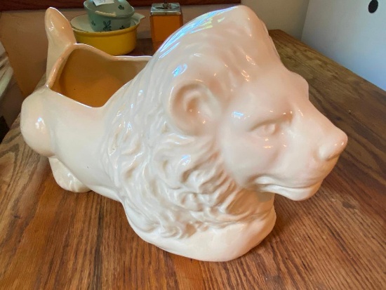 Lion Planter 17"x7"