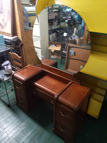 Round Mirror Vanity - 47x17x66