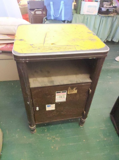 Metal Cabinet 20"x18"x31