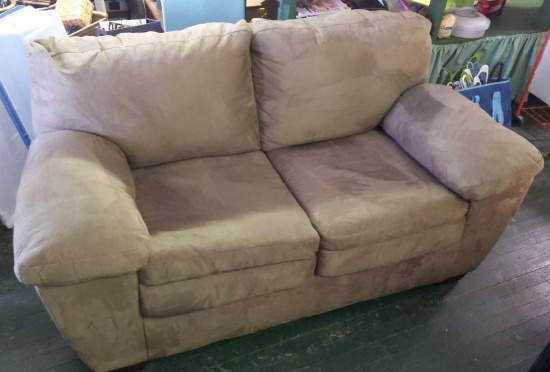 Modern Love Seat 68"x38"x36
