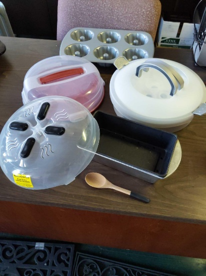 Cupcake Keeper, Bunt & Bread Pans