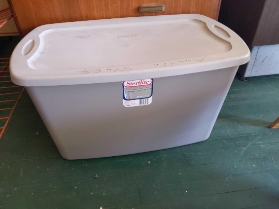 30 Gal Sterilite Tote