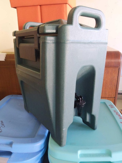 Cambro Hot-Cold Liquid Dispenser 16x12x20
