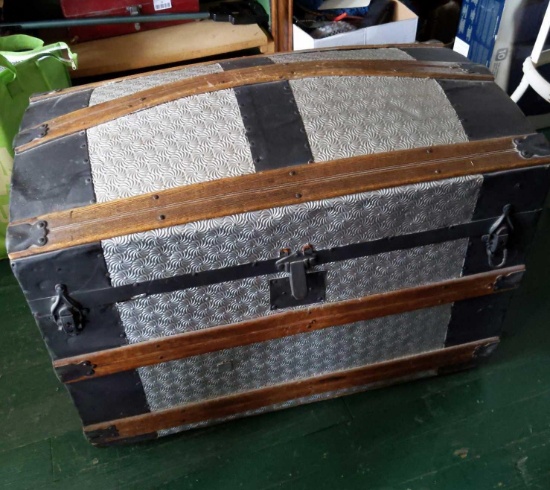 Vintage Hump Back Trunk