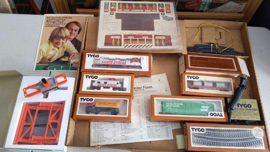 Tyco HO Train Cars, Track & More - Not set
