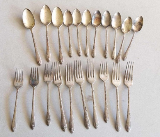 WM Rogers & Son IS Exquisite Flatware Lot