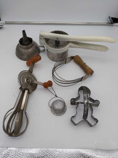 Vintage Kitchen Utensil Lot