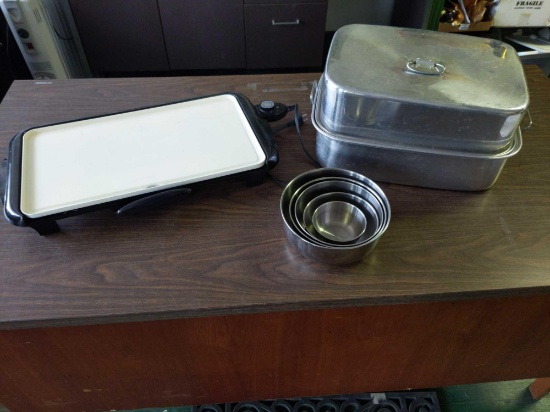 Griddle, roaster & stainless bowls