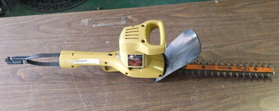 Black & Decker electric trimmer 13"