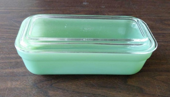 Jadeite refrigerator dish w/cover