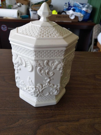 Cookie jar