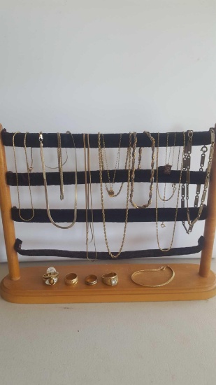 Gold tone jewelry lot