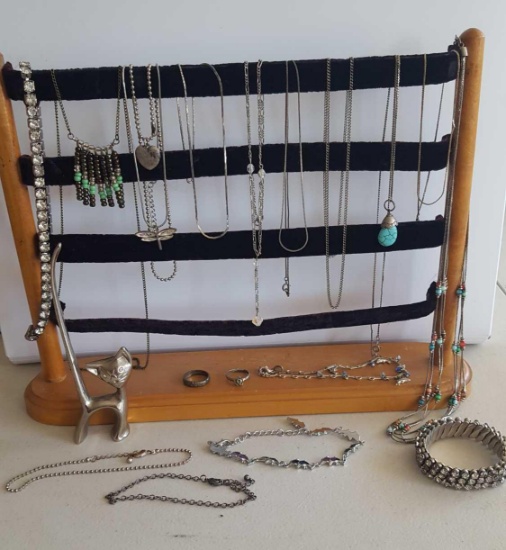 Silvertone jewelry lot