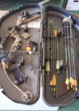 Parker compound bow with arrows & accessory toolbox
