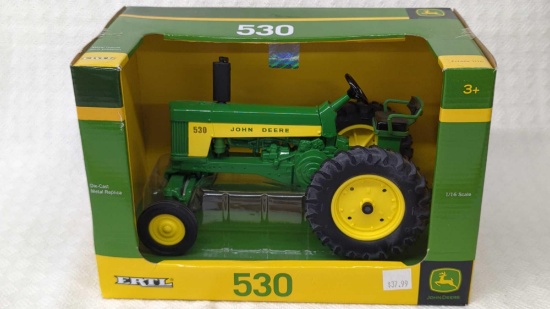 Ertl John Deere 530 1:16 scale tractor