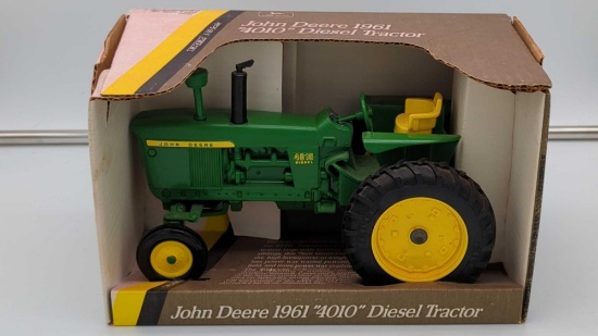 Ertl John Deere 1961 4010 diesel tractor 1:16
