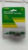 John Deere Hydra-Push Spreader 1:64