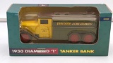 John Deere Lube Express 1930 Diamond T Ertl Tanker Bank 1:40