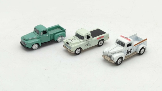 Johnny Lightning 40' & '50's Pickup Trucks - 2 Monopoly