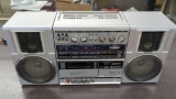 Hitachi TK-9100H Cassette-AM/FM detachable speakers boom box